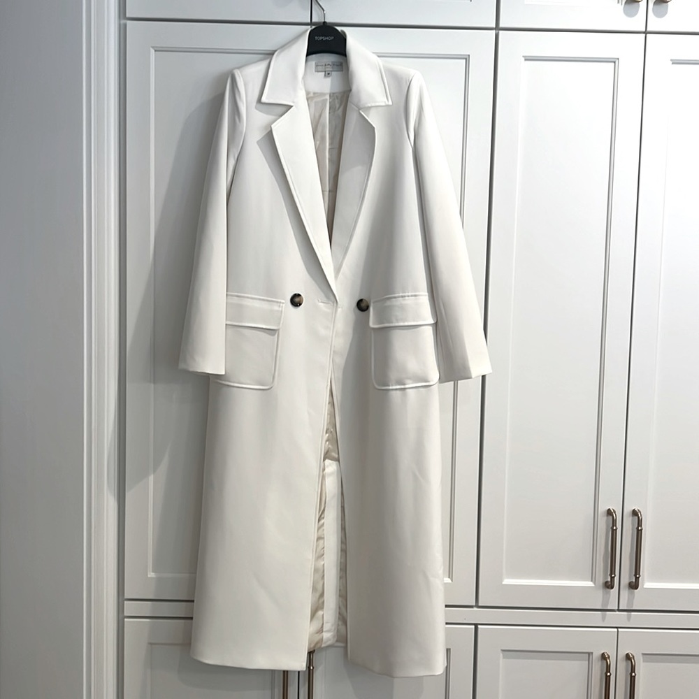Never fully dressed white long coat size M